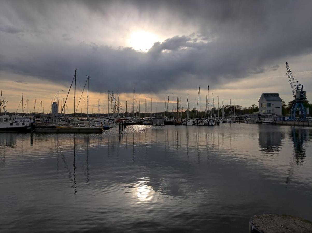 Ostsee Hausboot Schleswig Ostseeblick 1 Vila Exterior foto